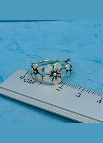 Серебряное кольцо "Три цветочка" 18 No Brand (350667207)