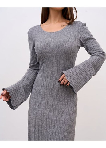 Серое повседневный, кэжуал длинное ангоровое платье с вырезом на спинке с открытой спиной ISSA PLUS однотонное