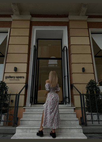 Белое кэжуал женское платье с разрезом и принтом No Brand с цветочным принтом