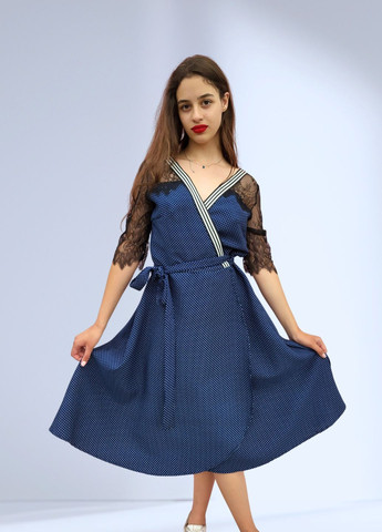 Синее праздничный женское платье с кружевными рукавами на запах в мелкий горошек на запах G&N в горошек