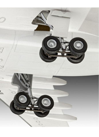 Сборная модель Самолет Airbus A330300 Lufthansa уровень 4 масштаб 1:144 (RVL-03816) Revell _03816 (315402945)