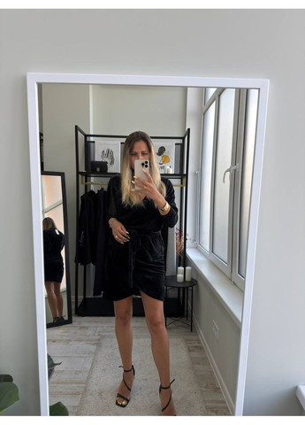 Чорна святковий, вечірня велюрова сукня міні з глибоким декольте на запах MonCher