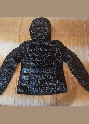 Черная демисезонная легкая демисезонная куртка ветровка с капюшоном. байкерская Esmara