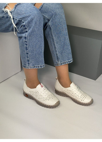 Белые 402 мокасины кожаные белые с перфорацией VIKA