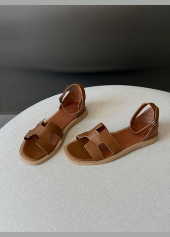 Жіночі класичні босоніжки з закритою п'ятою (2073) No Brand (337115613)