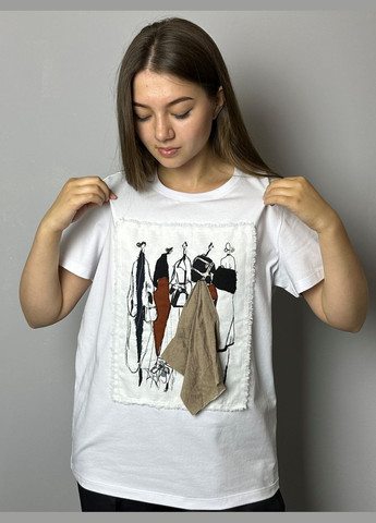 Комбінована всесезон футболка жіноча літня з 3d аплікацією подіум біла mknk404133-1 Modna KAZKA