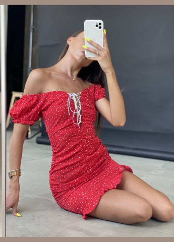Красное красивое лёгкое платье из софта в горошек с открытыми плечами и коротким рукавом, короткое красное платье со шнуровкой на груди No Brand