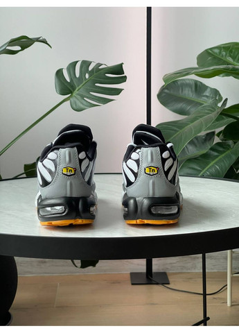 Серые демисезонные кроссовки мужские nike air max tn plus grey white black | найк аир макс тн плюс серые белые черные No Brand