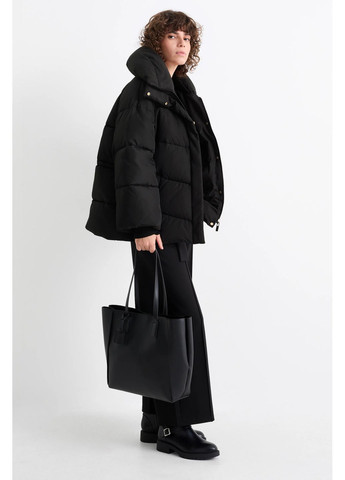 Чорна демісезонна стеганна куртка C&A