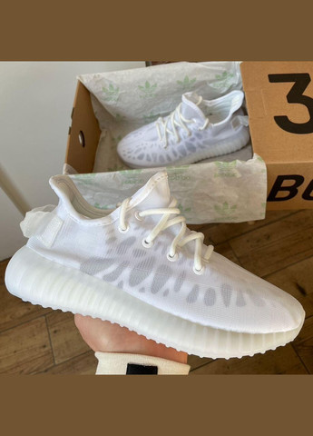 Цветные демисезонные кроссовки yeezy 350 v2 mono белые adidas --3361