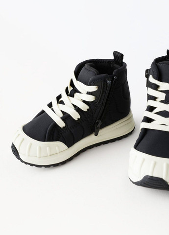 Черно-белые демисезонные кроссовки Zara