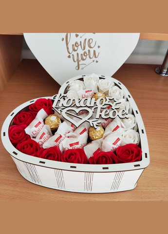 Подарунковий бокс з цукерками та трояндами для дівчини на день народження, на свято (ar77) No Brand (315888832)