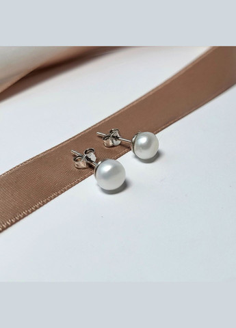 Серебряные сережки гвоздики на фиксаторах с Белым Жемчугом 6 мм серебро 925 пробы Родированное арт 070ж 1.35г No Brand (306742132)