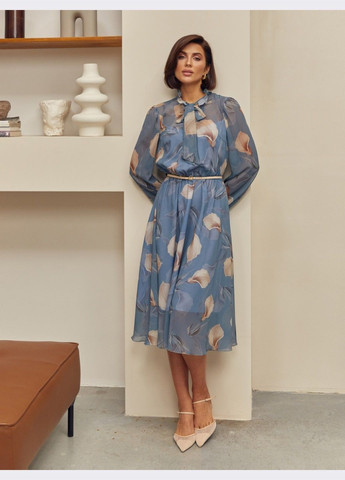 Сіра шифонова сукня з квітковим принтом і коміром-аскот сіра Dressa