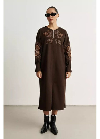 Коричневое повседневный женское тёплое платье с вышивкой mkrm4295 Rica Mare