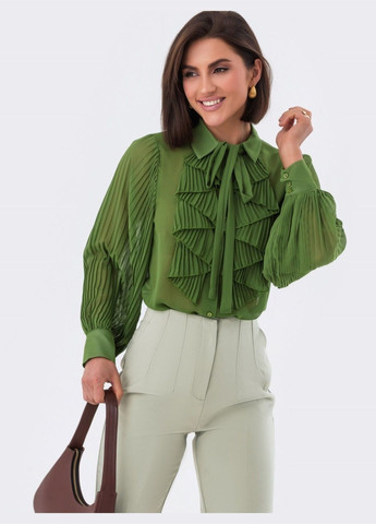 Зеленая летняя зелёная блузка с рюшами и фактурными рукавами Dressa