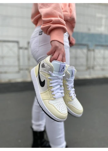 Белые летние кроссовки nike air jordan 1 mid coconut milk найк аир джордан No Brand