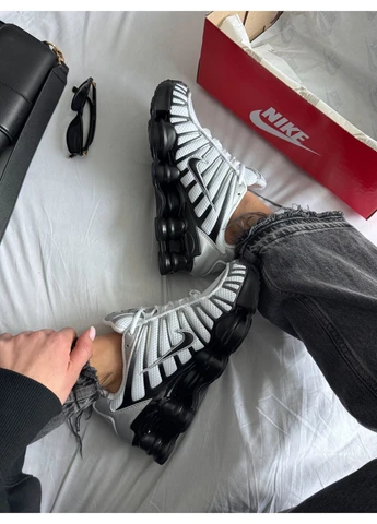 Черно-белые демисезонные кроссовки мужские и женские nike shox tl white black | найк шокс тл черно-белые No Brand