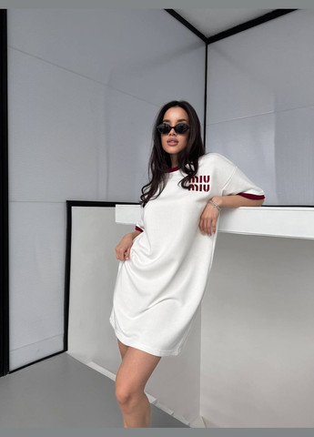 Молочна повсякденний сукня-футболка в стилі оверсайз сукня-футболка MonCher