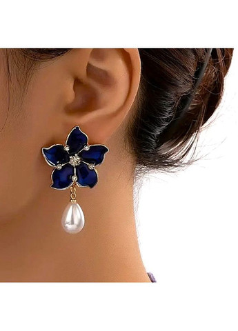 Сережки женские синие цветы с жемчужиной No Brand (370271585)