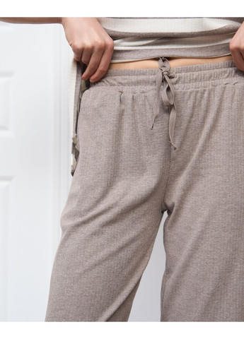 Бежева жіночий комплект з капрі Nicoletta