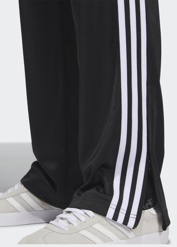 Черные спортивные демисезонные брюки adidas