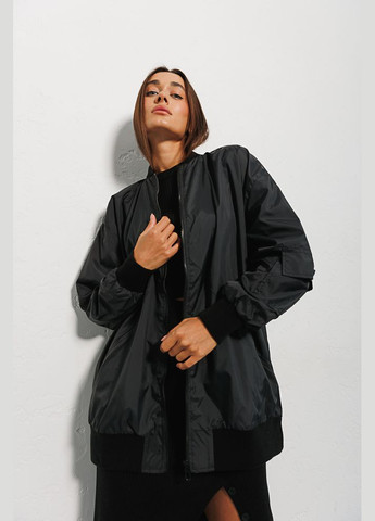 Удлиненная женская ветровка светло-бежевая с карманом на рукаве Arjen (294907282}