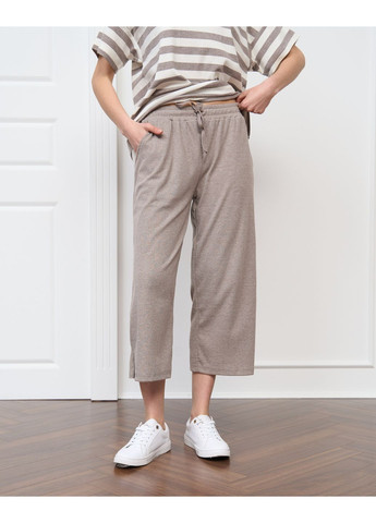 Бежева жіночий комплект з капрі Nicoletta