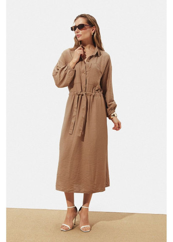 Бежевое платье Seventeen