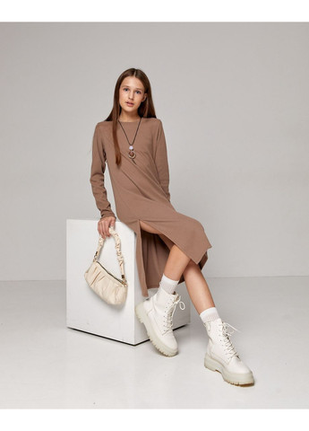 Коричнева сукня тепла підліткова з розрізом і прикрасою коричнева Kodi (351902673)