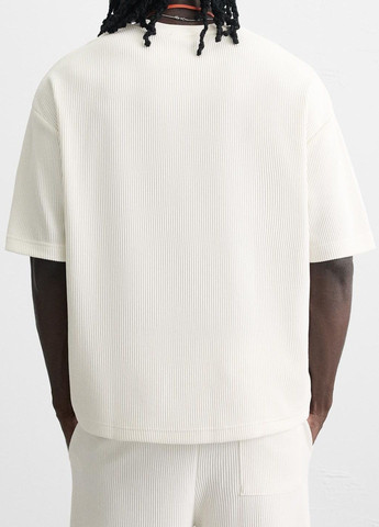 Молочная футболка Zara