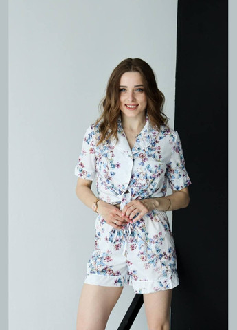 Біла всесезон піжама-двійка (сорочка, шорти) софт біла в квіточку p5-2505-01 сорочка + шорти Nika Li brand Sakura Flowers