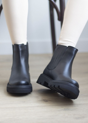 Черные осенние женские осенние ботиночки на резинке из натуральной кожи челси No Brand