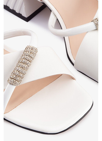 Белые босоножки женские 1101388 Buts с ремешком