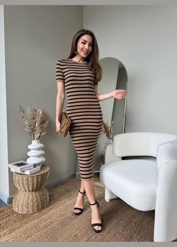 Светло-коричневое повседневный женское платье в полоску длины меди. MonCher в полоску