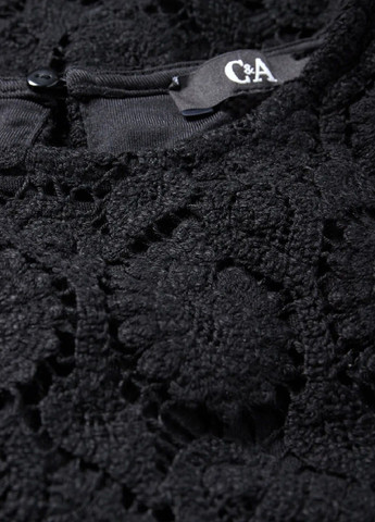 Черное платье C&A с цветочным принтом