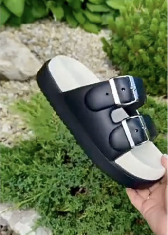 Жіночі шльопанці чорному кольорі на високий підошві No Brand (349483011)