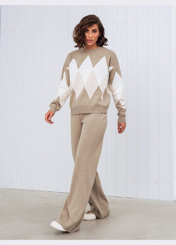 костюм бежевого кольору з ромбоподібним принтом Dressa (304836428)