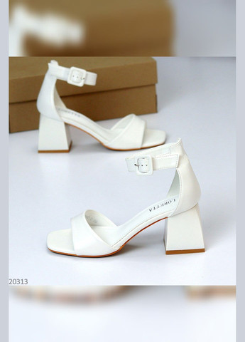 Белые белые босоножки женские на каблуке сандали летние белого цвета Viki с ремешком