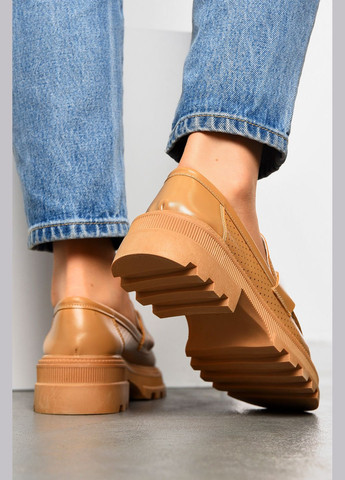 Let's Shop Лоферы женские темно-бежевого цвета лоферы темно-бежевый з искусственная кожа, украина — демисезон (325610093)