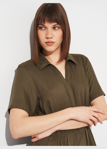 Оливковое (хаки) кэжуал платье из вискозы H&M однотонное