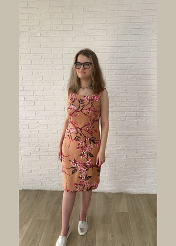 Темно-бежевое повседневный, кэжуал темно-бежевое льняное стрейчевое летнее женское платье-футляр миди с цветочным принтом с сакурой платье-майка, футляр No Brand с цветочным принтом