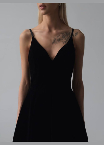 Чорна вечірня оксамитова сукня довжини міді MonCher