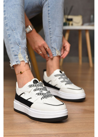 Кроссовки женские черно-белого цвета на шнуровке Let's Shop чёрно-белые демисезоны (360938883)