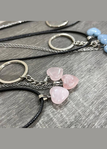 Кулон с натуральным камнем кварц в форме мини сердечка на цепочке в подарочной коробочке No Brand (331291744)