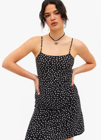 Черное повседневный платье Monki с цветочным принтом