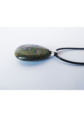 Кулон на кожаном шнурке из камня яшма "Кровь дракона" No Brand (370792115)