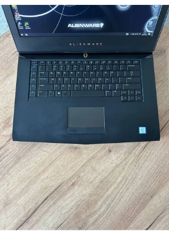 Игровой ноутбук Alienware 15 R3 / 15.6" (1920x1080) IPS / intel Core i7-7700HQ (4 (8) ядра по 2.8 - 3.8 GHz) / 16 GB DDR4 / 256 Dell (398138174)