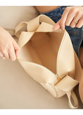 Сумка жіноча Фрея молочна екошкіра м'яка молодіжна з блискавкою кишенею для дрібниць ProDobro (367265270)