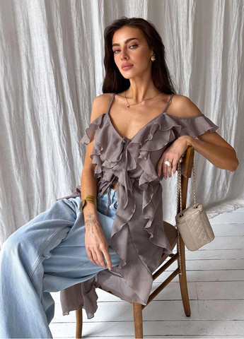 Коричнева жіноча довга блузка з воланами та відкритими плечима artknit (ak40757p) Art Knit